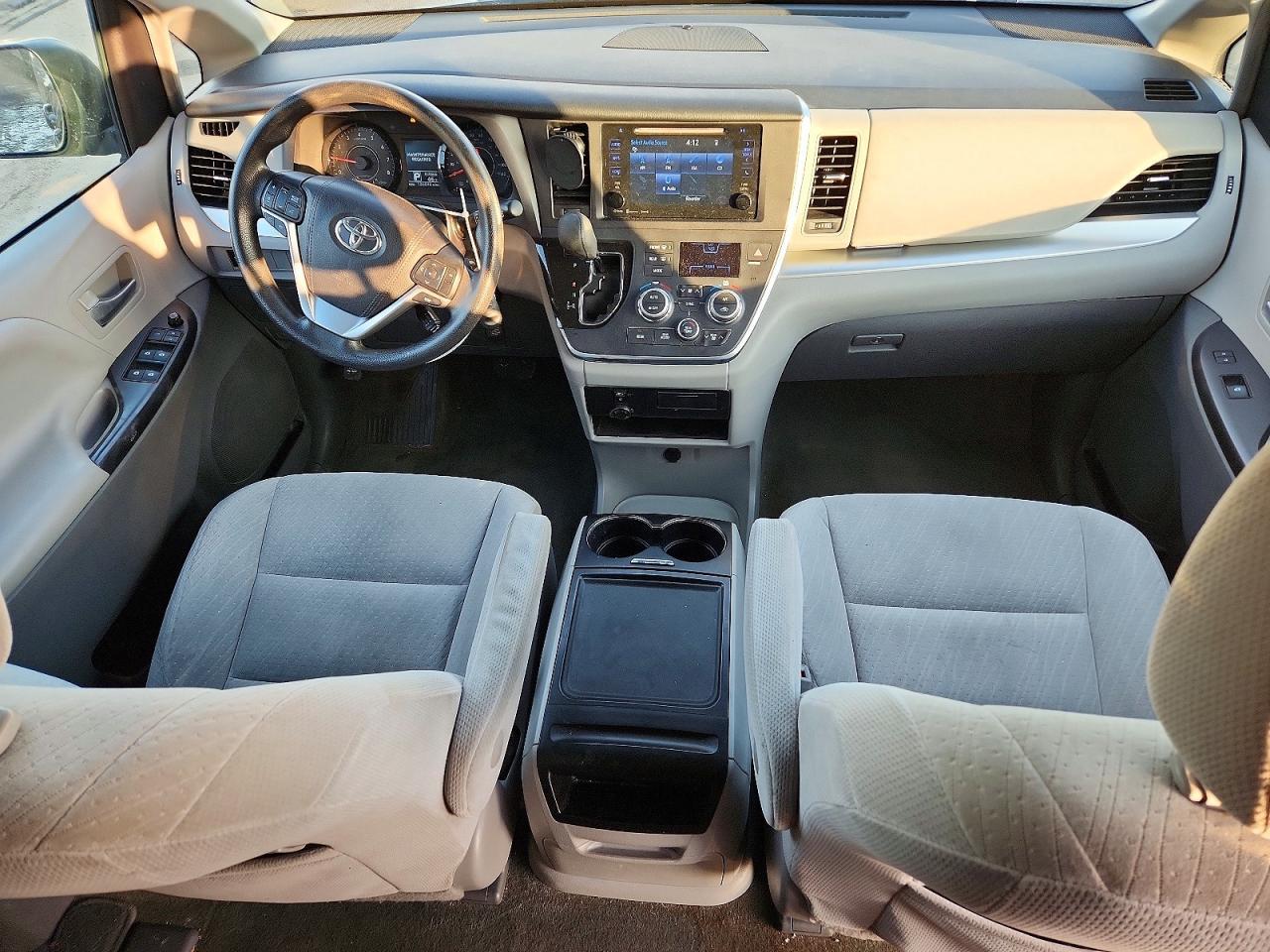 2017 Toyota Sienna le