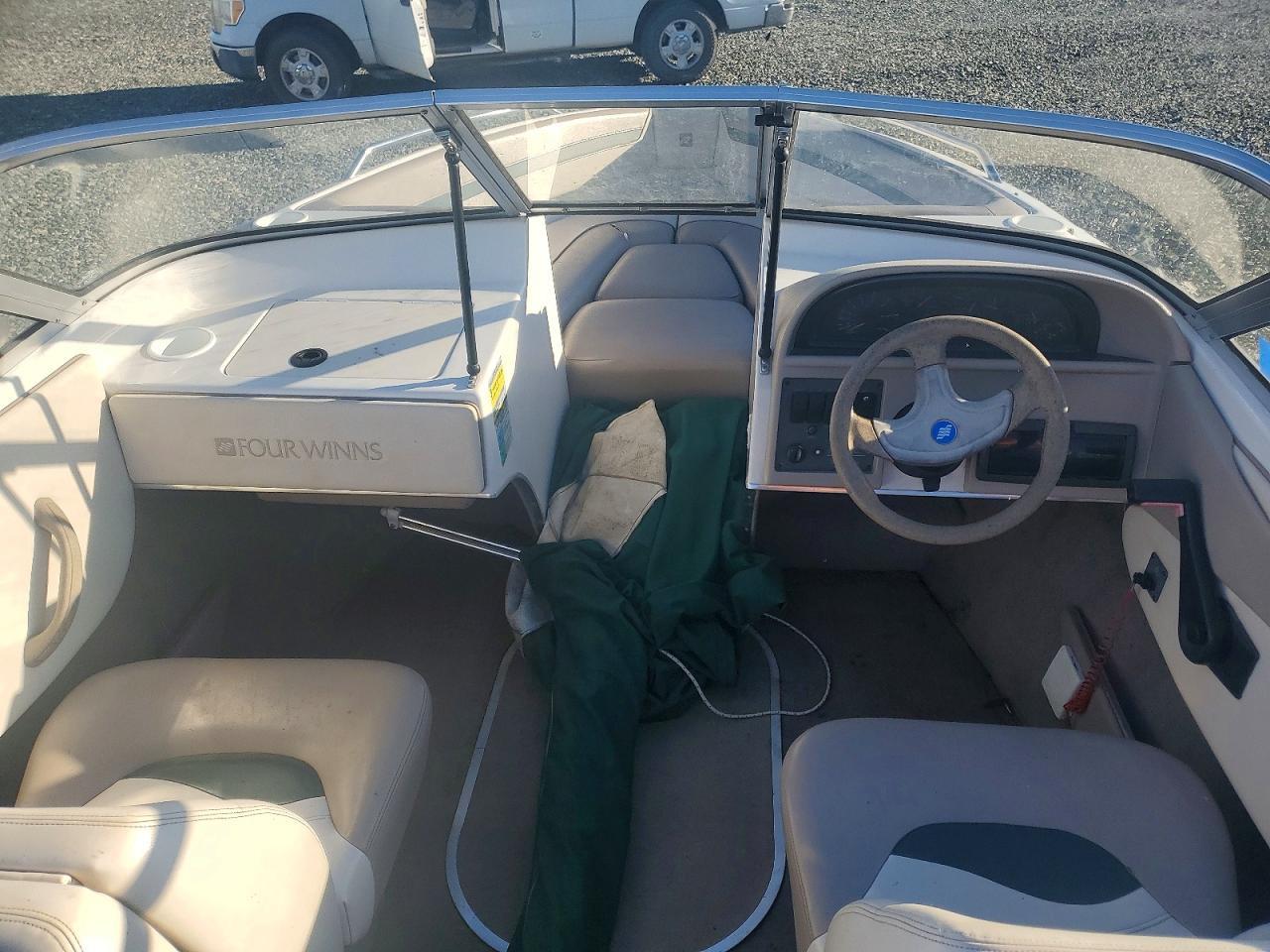 1996 Four Winds Boat