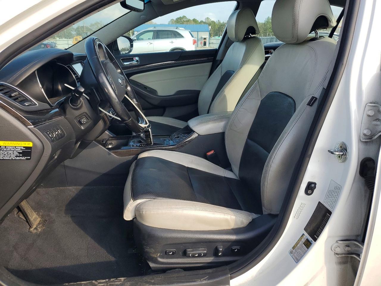 2016 KIA Cadenza Luxury