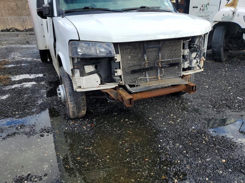 2018 GMC Savana box Truck