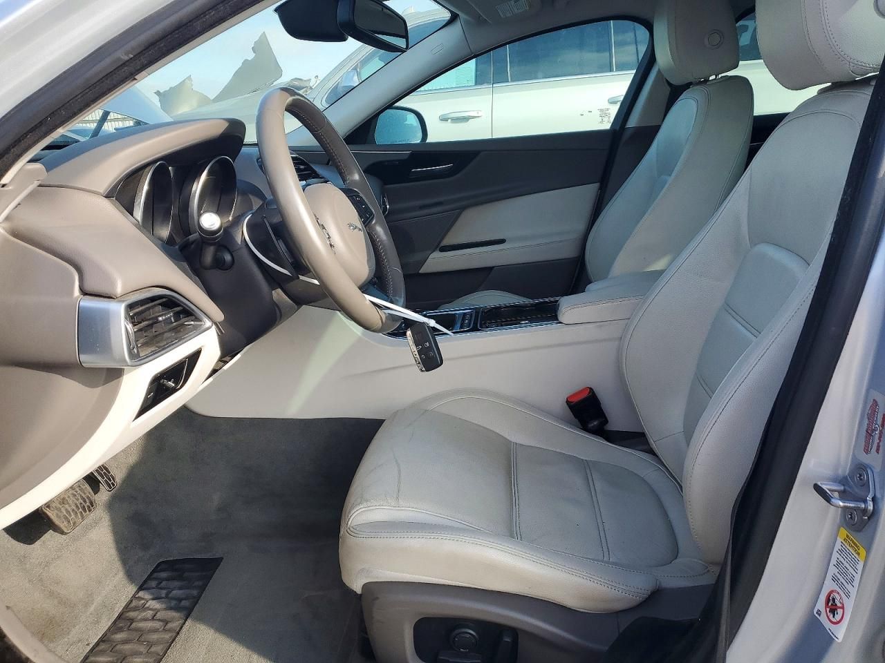 2017 Jaguar Xe Prestige