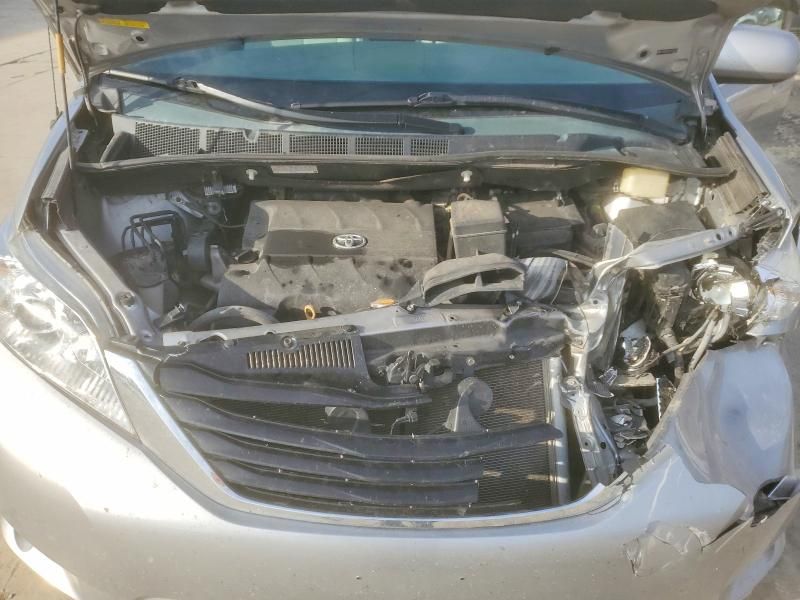 2014 Toyota Sienna le