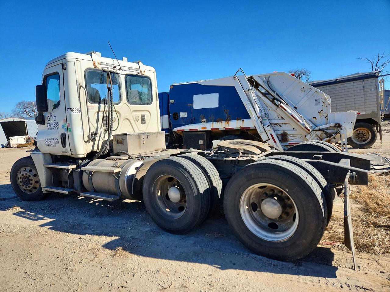 2012 Freigliner 2012 Freightliner Cascadia Semi Truck