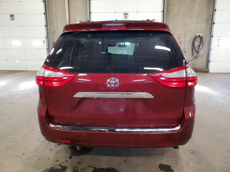 2015 Toyota Sienna xle