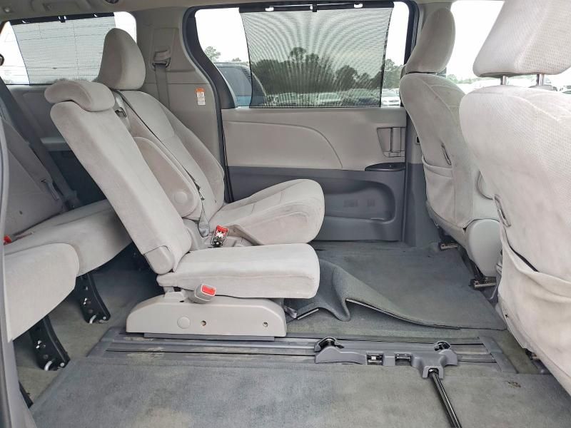 2016 Toyota Sienna le