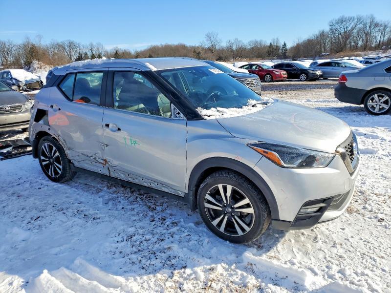 2020 Nissan Kicks sr