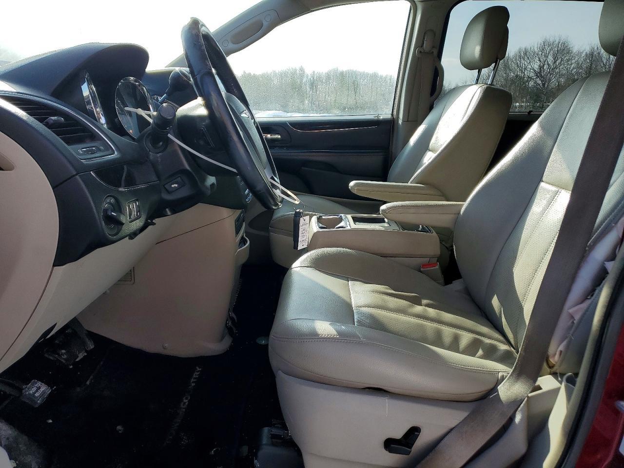 2012 Chrysler Town & Country Touring l