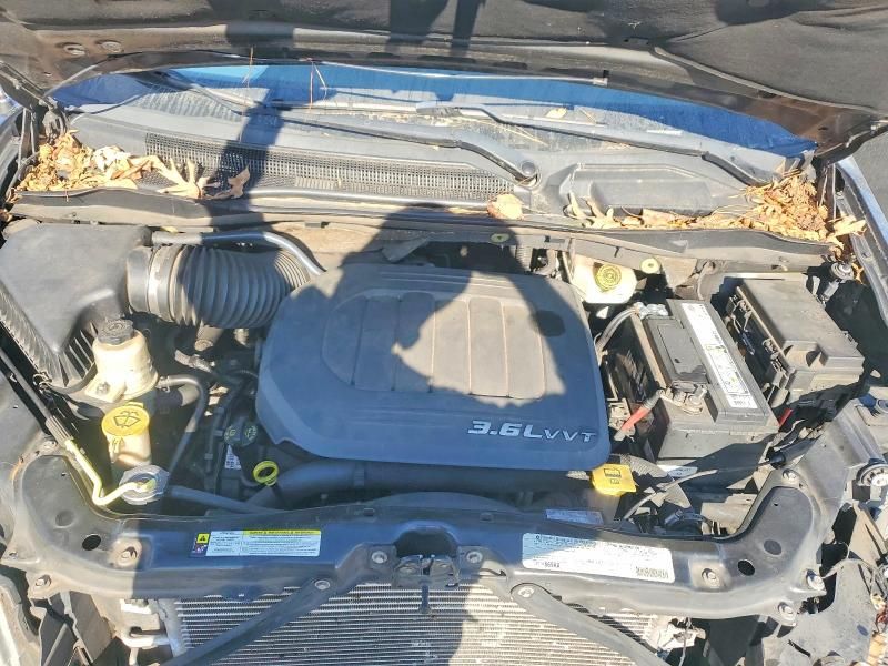 2012 Chrysler Town & Country Touring l