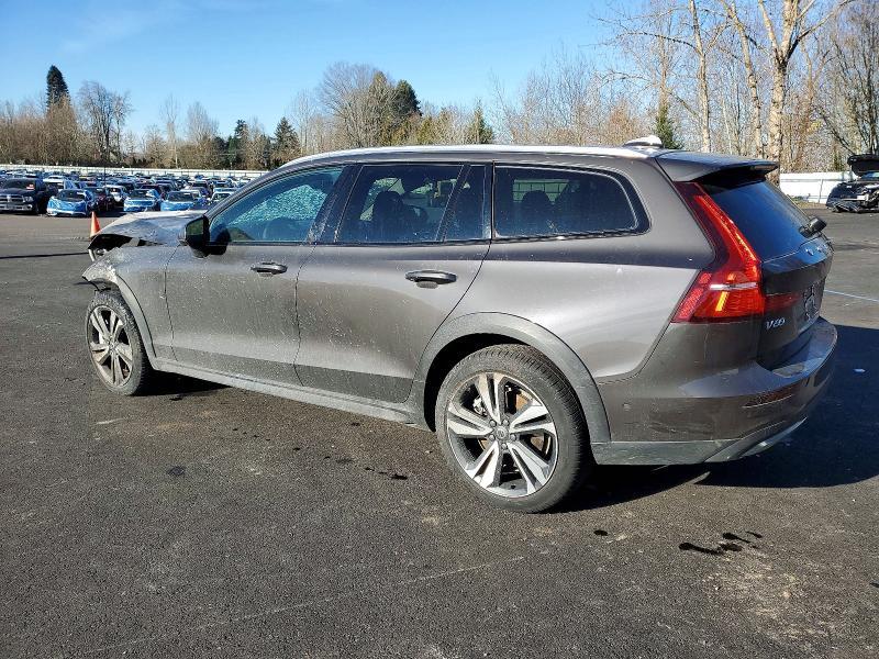 2024 Volvo V60 Cross Country Plus