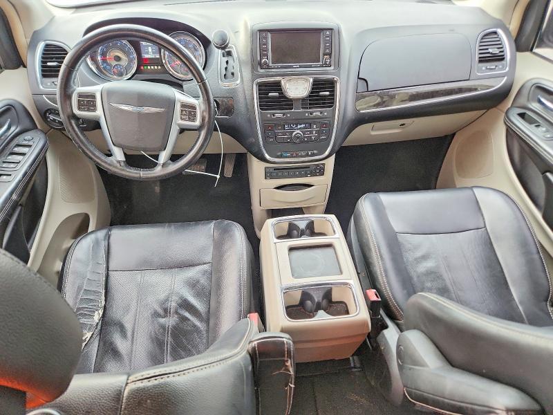2011 Chrysler Town & Country Touring l
