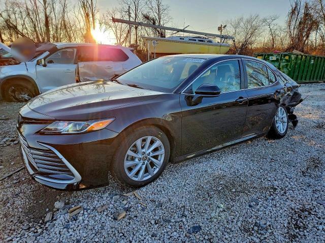 2021 Toyota Camry le