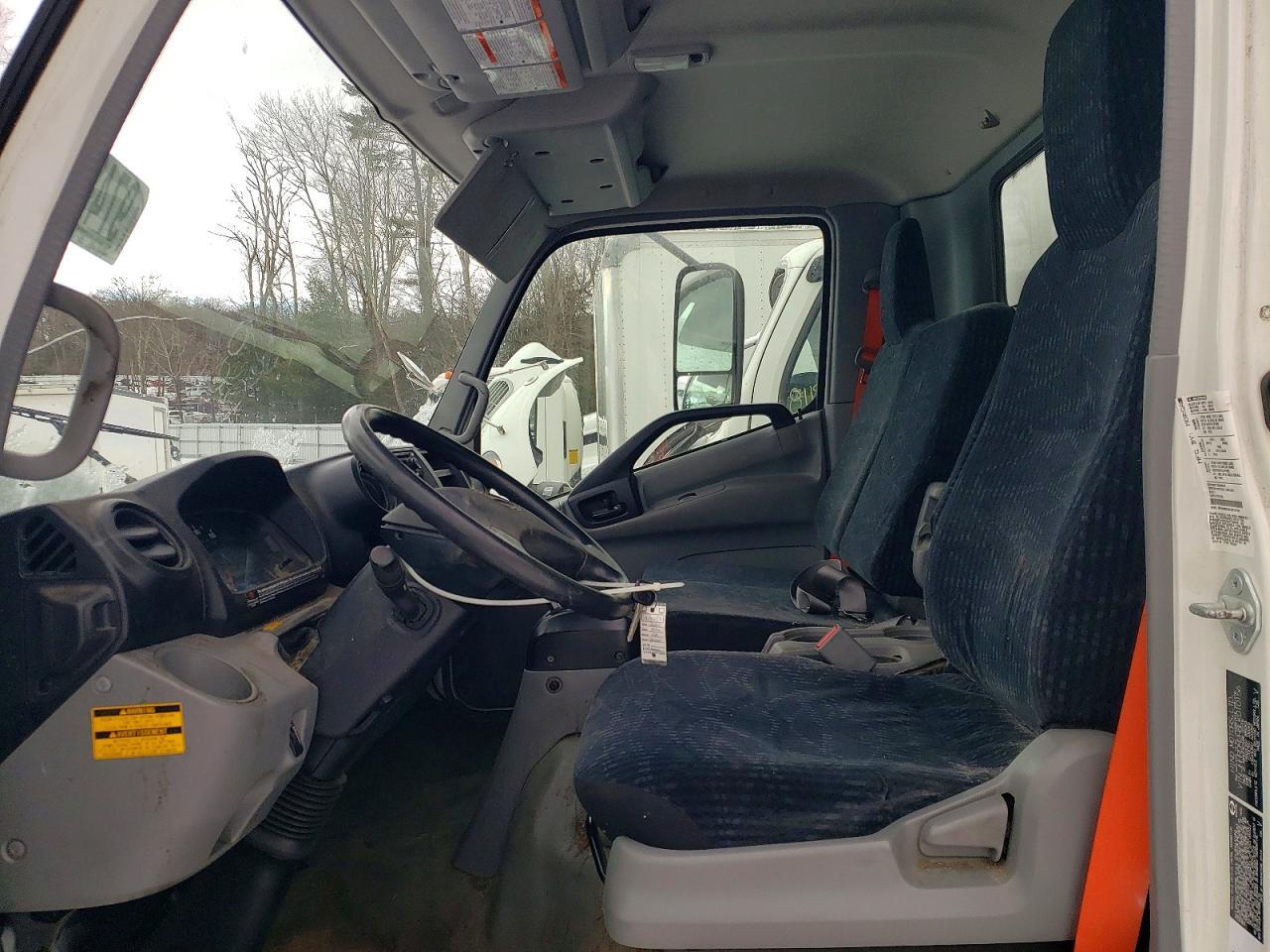 2020 Hino 195 BOX Truck