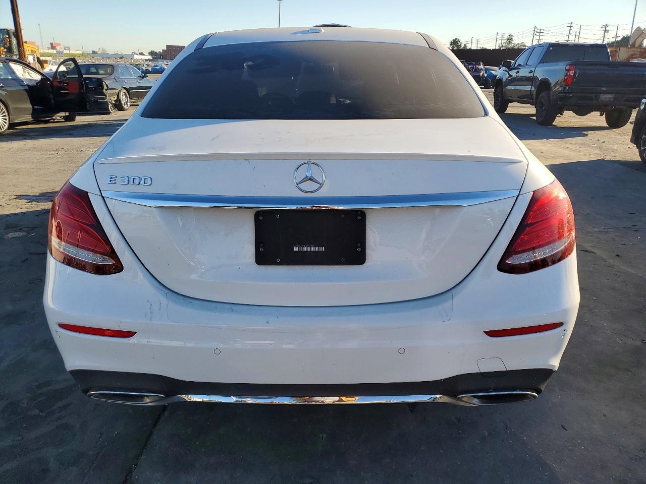 2017 Mercedes-Benz E 300