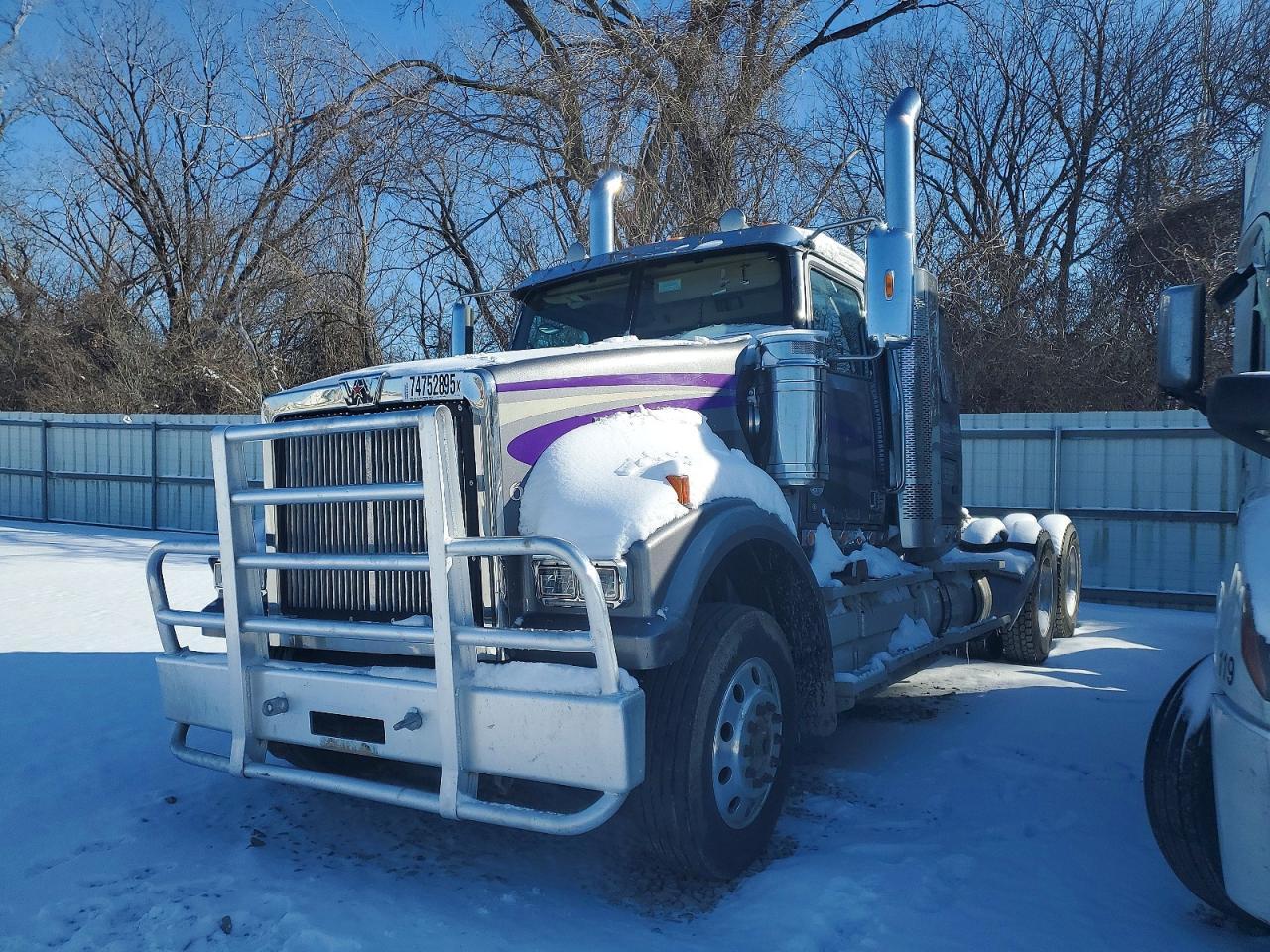 2020 Western Star 2020 Western Star 4900 Semi Truck