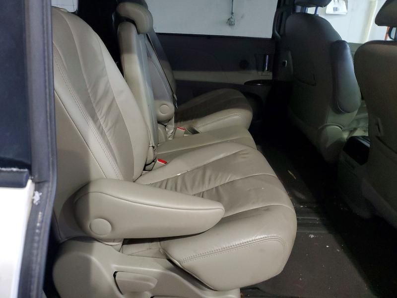 2011 Toyota Sienna xle