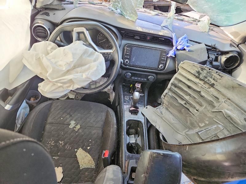 2022 Nissan Kicks sv