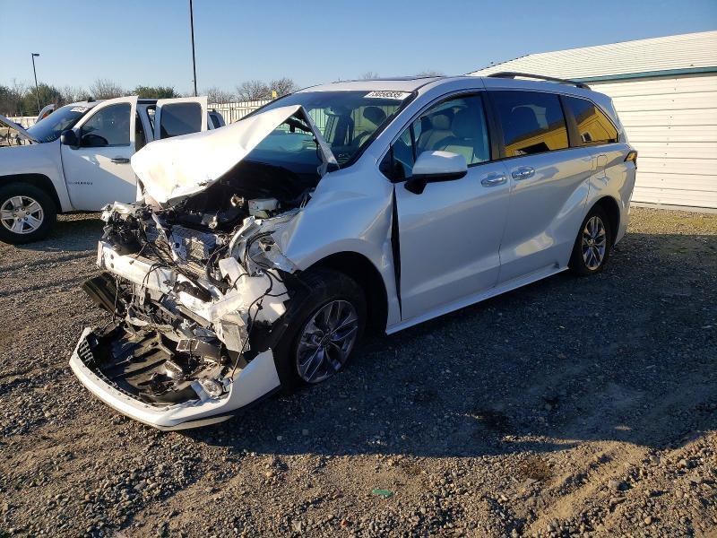 2025 Toyota Sienna xle 8-passenger