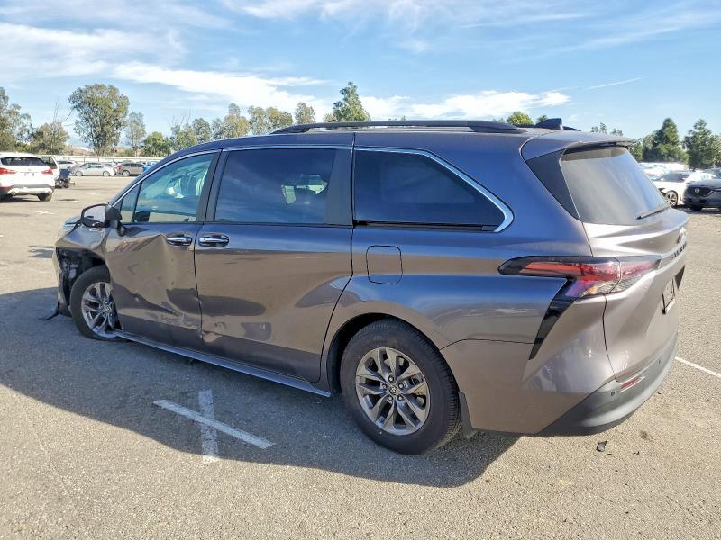 2023 Toyota Sienna xle 8-passenger