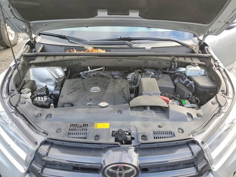 2018 Toyota Highlander se