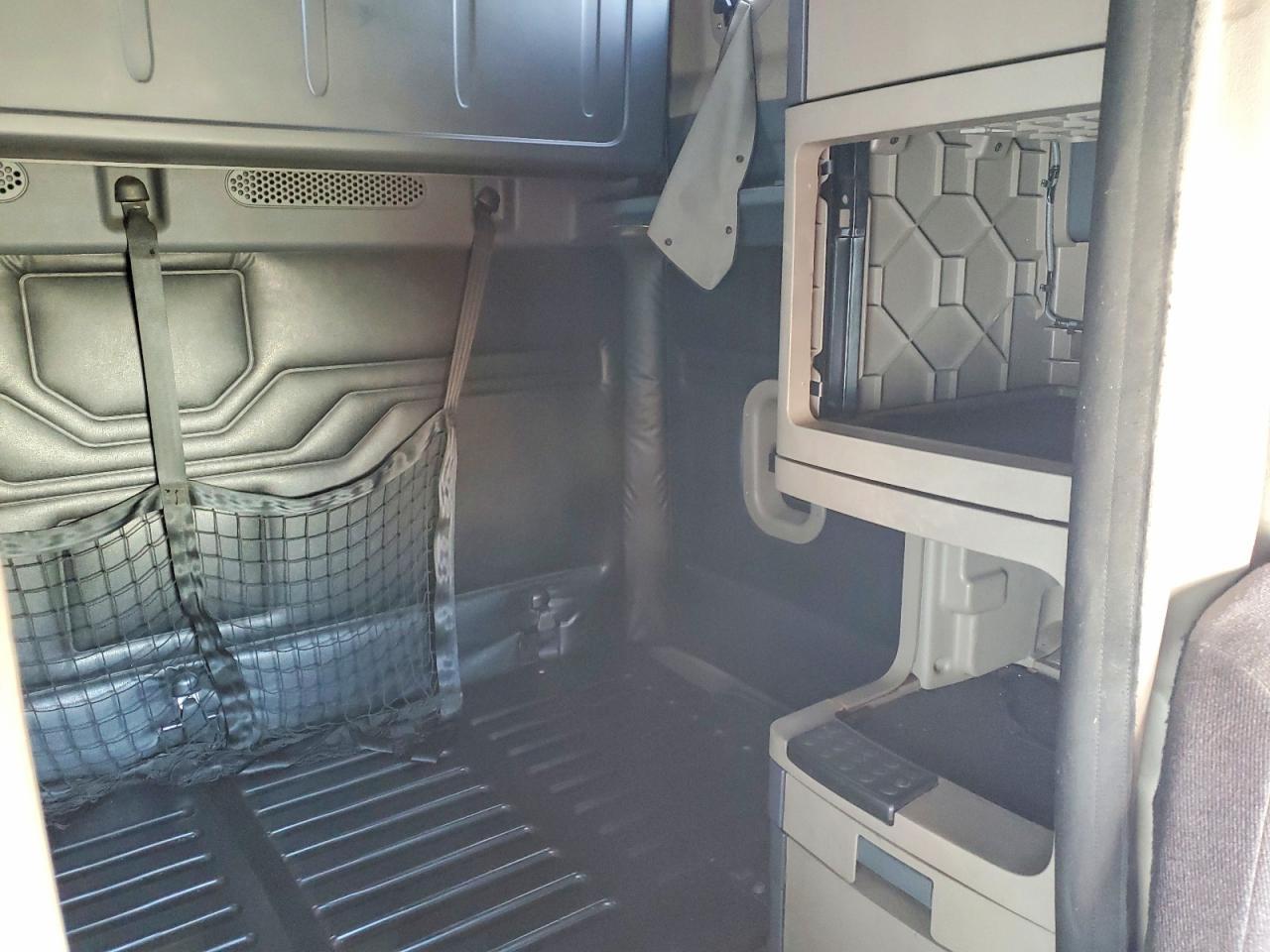 2014 Freigliner 2014 Freightliner Cascadia Semi Truck