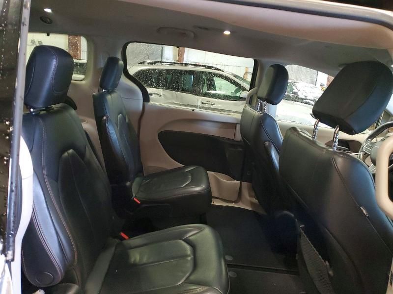 2018 Chrysler Pacifica Touring l