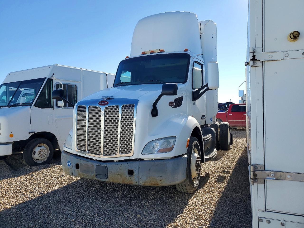 2017 Peterbilt Tractor 2017 Peterbilt 579 Semi Truck