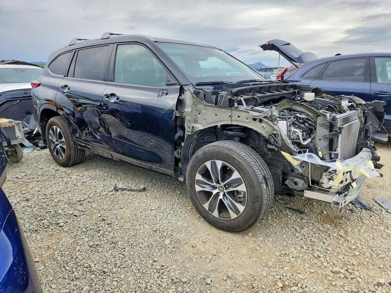 2022 Toyota Highlander xle