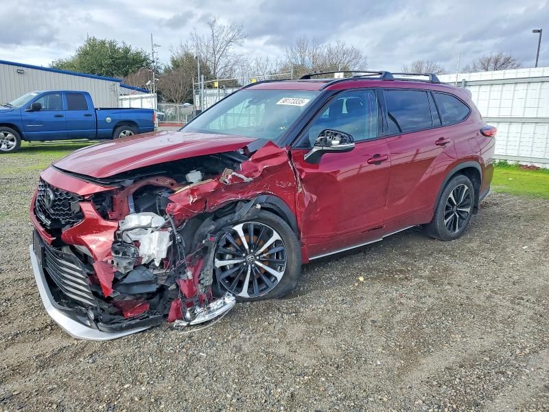 2022 Toyota Highlander xse