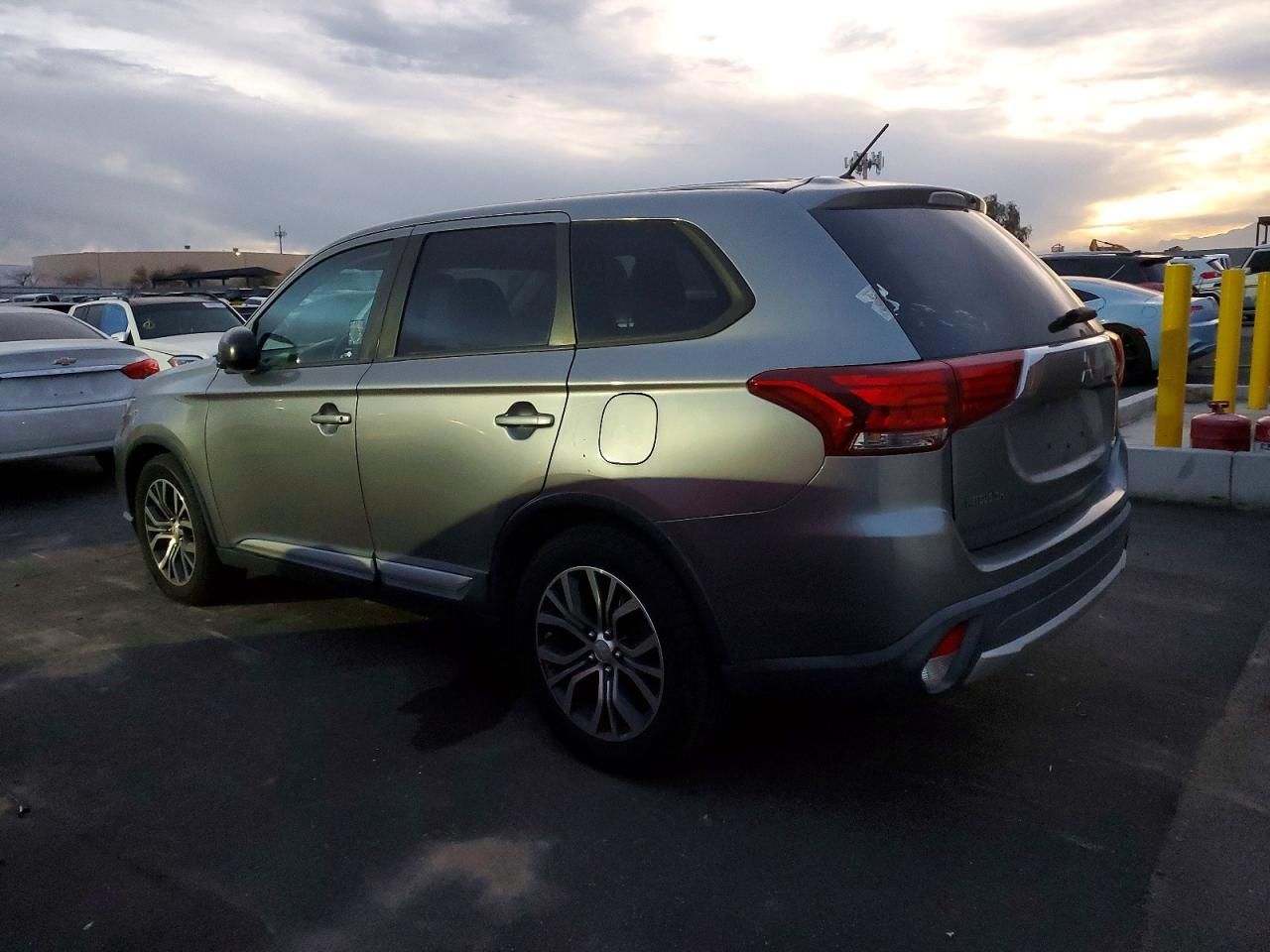 2016 Mitsubishi Outlander es