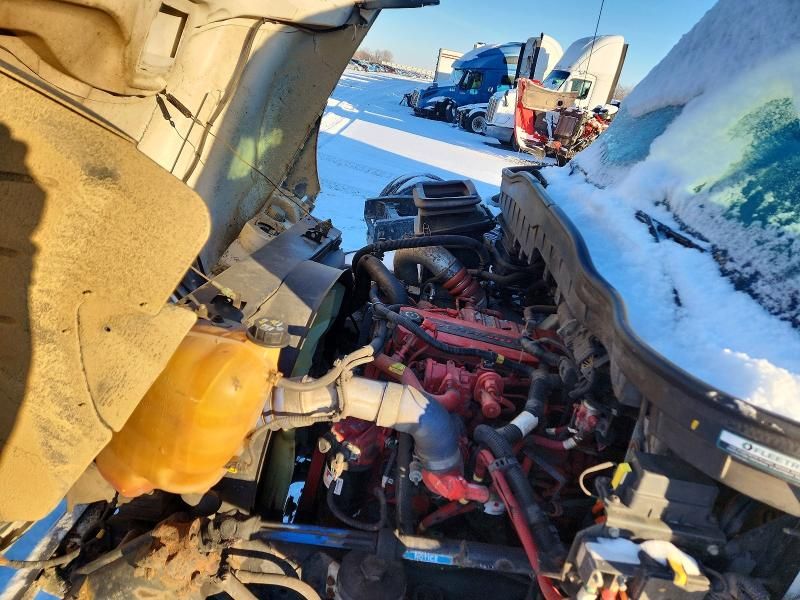 2020 International MV607 BOX Truck