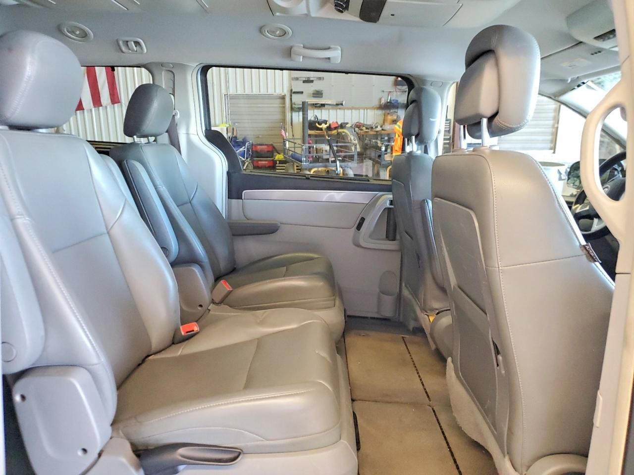 2012 Volkswagen Routan se