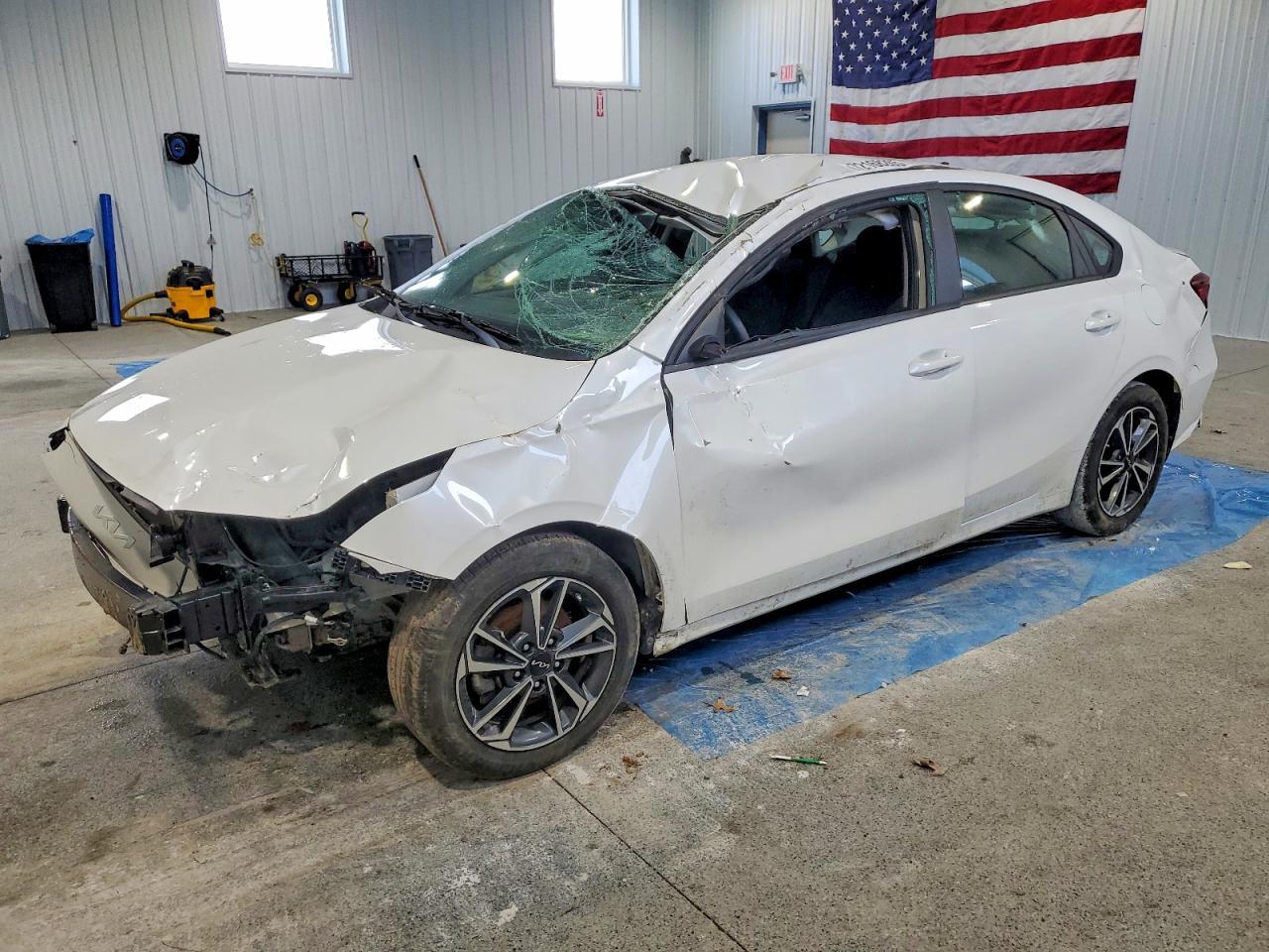 2023 KIA Forte lx