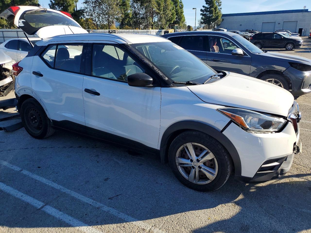 2018 Nissan Kicks s