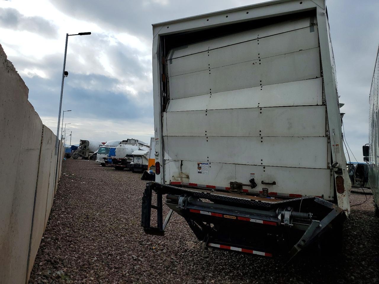 2021 Isuzu FTR BOX Truck