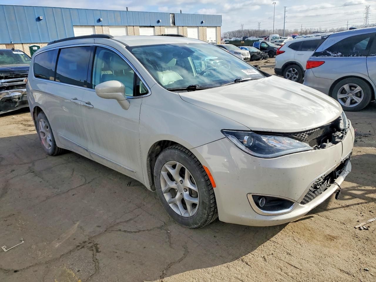 2017 Chrysler Pacifica Touring l