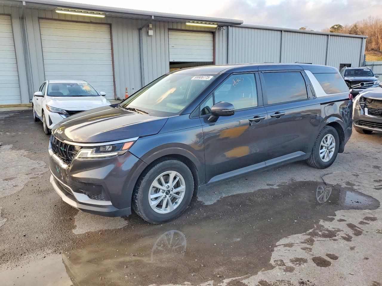 2023 KIA Carnival lx