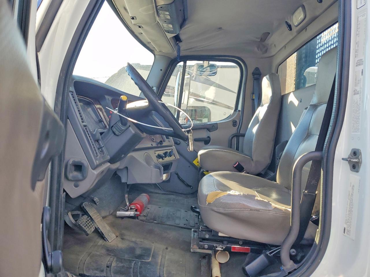 2013 Freightliner Business Class M2 Flatbed Truck