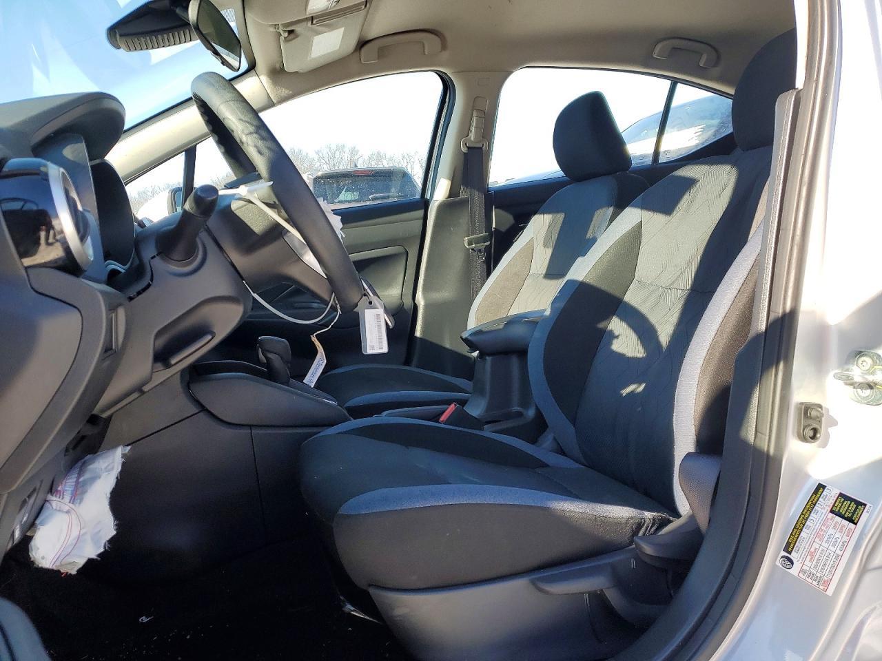 2025 Nissan Versa sv