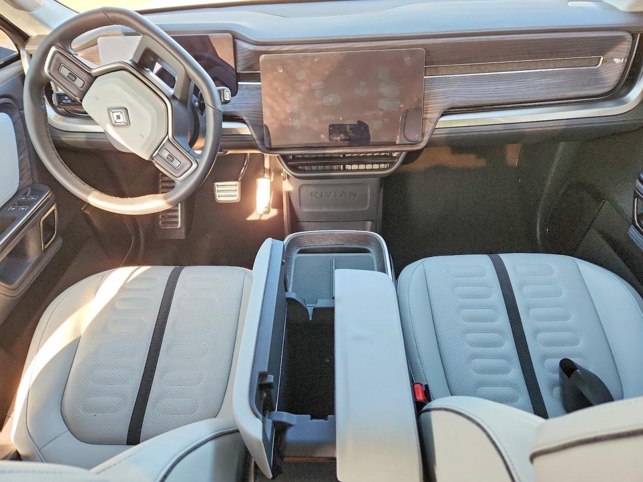 2024 Rivian R1S Adventure