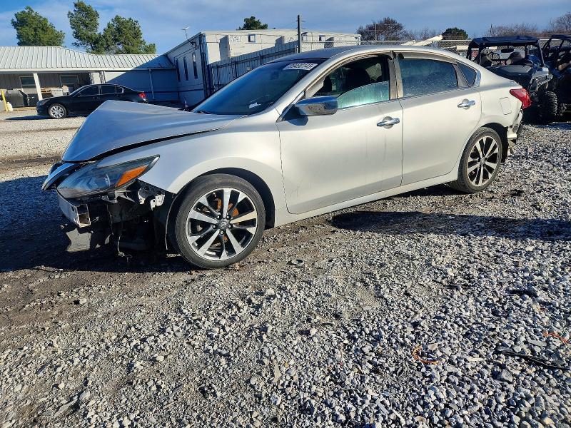 2016 Niss Altima 2.5 sr