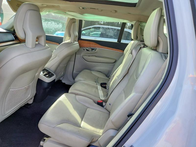2022 Volvo Xc90 T6 Momentum