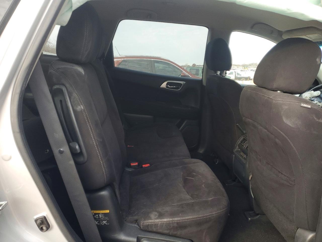 2015 Nissan Pathfinder s