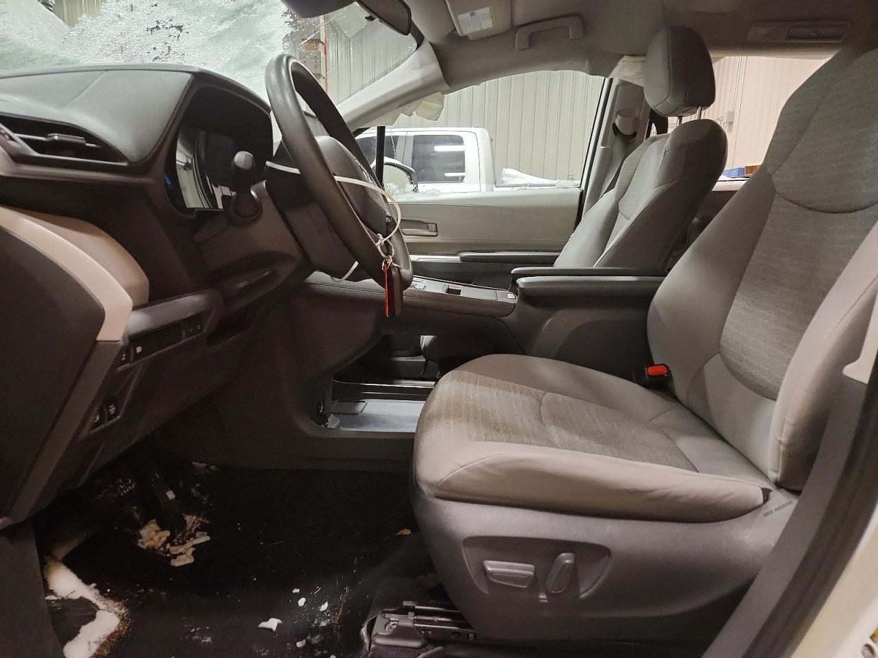 2021 Toyota Sienna le