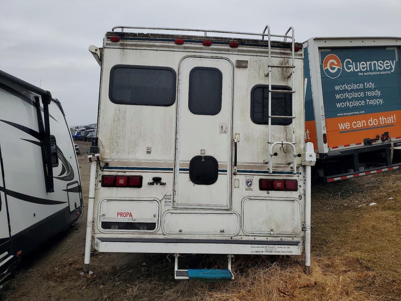 2004 Other 2004 'OTHER RV' Truck CAP