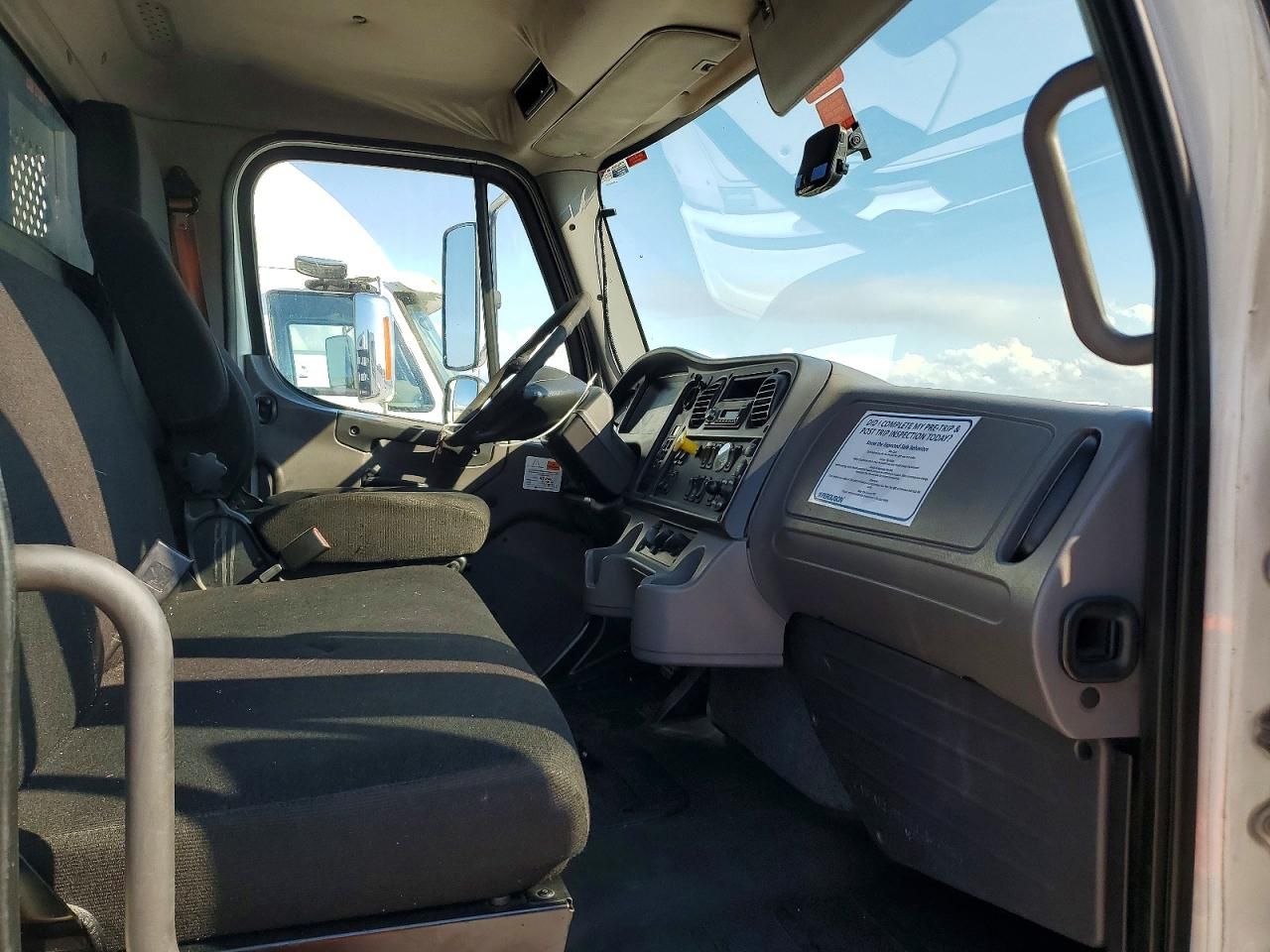 2016 Freightliner Business Class M2 Flatbed Truck