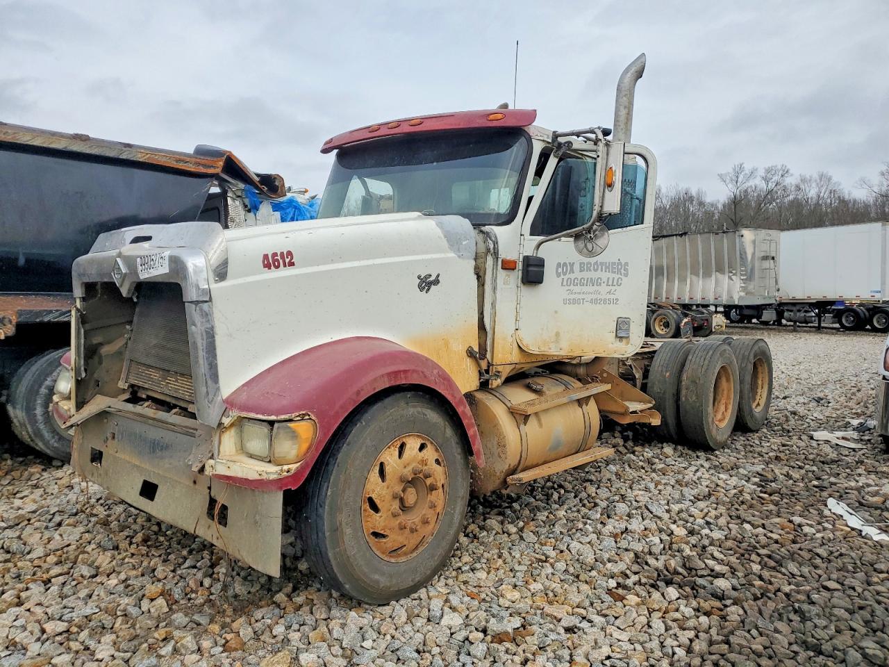 2000 International 9900I Truck Cab AND Chassis