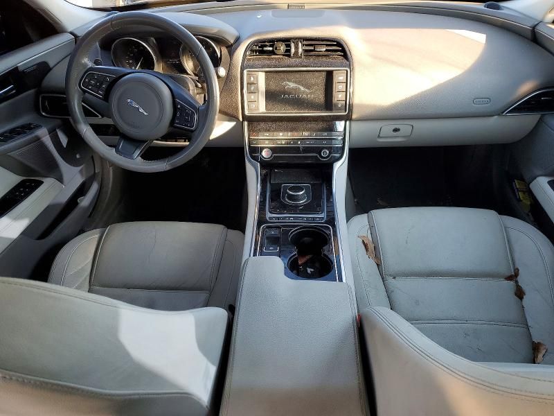 2017 Jaguar Xe Prestige