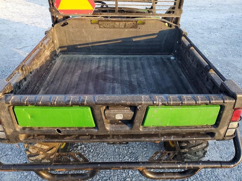 2016 John Deere XUV825I Utility Vehicle