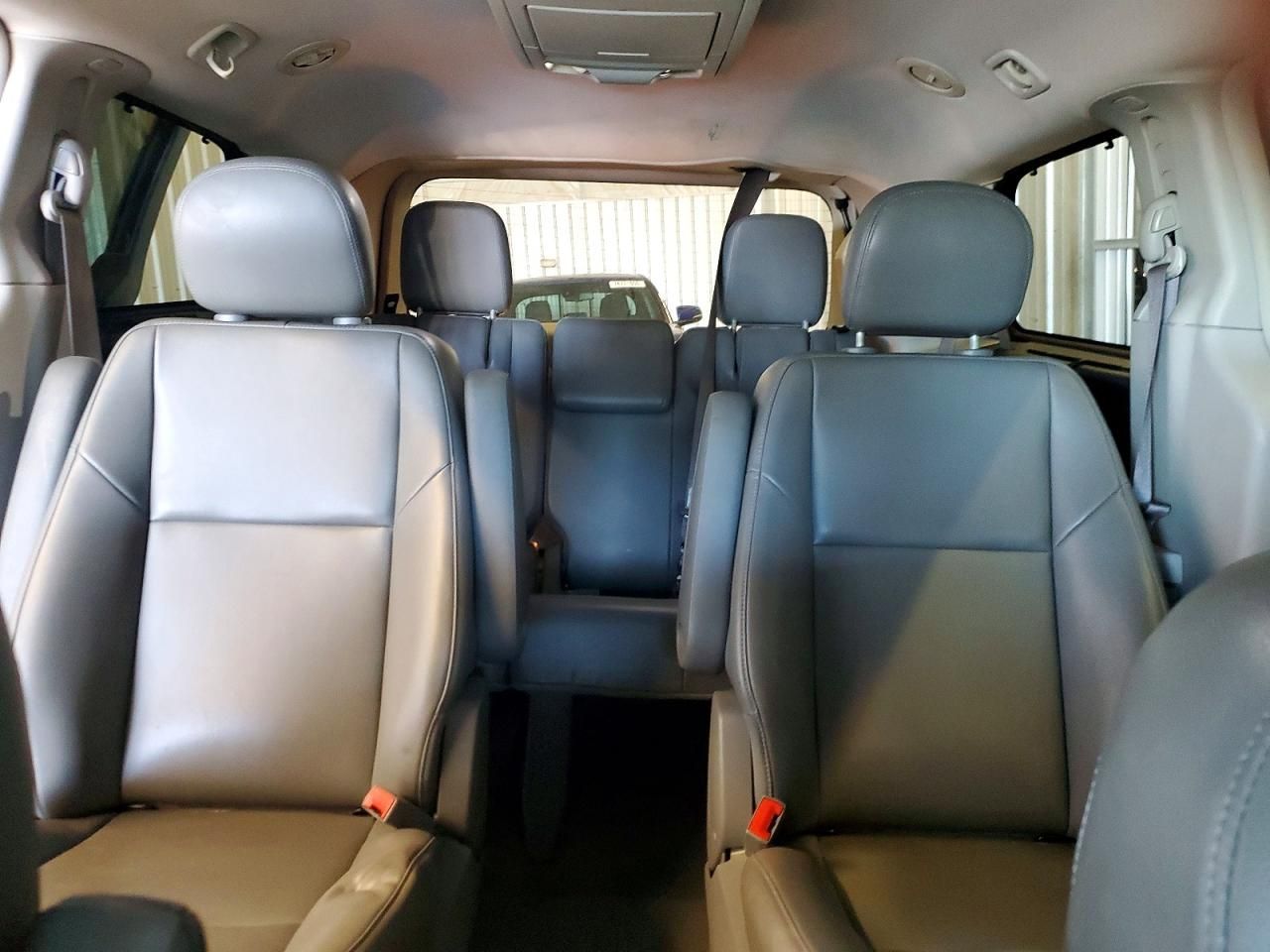 2012 Volkswagen Routan se