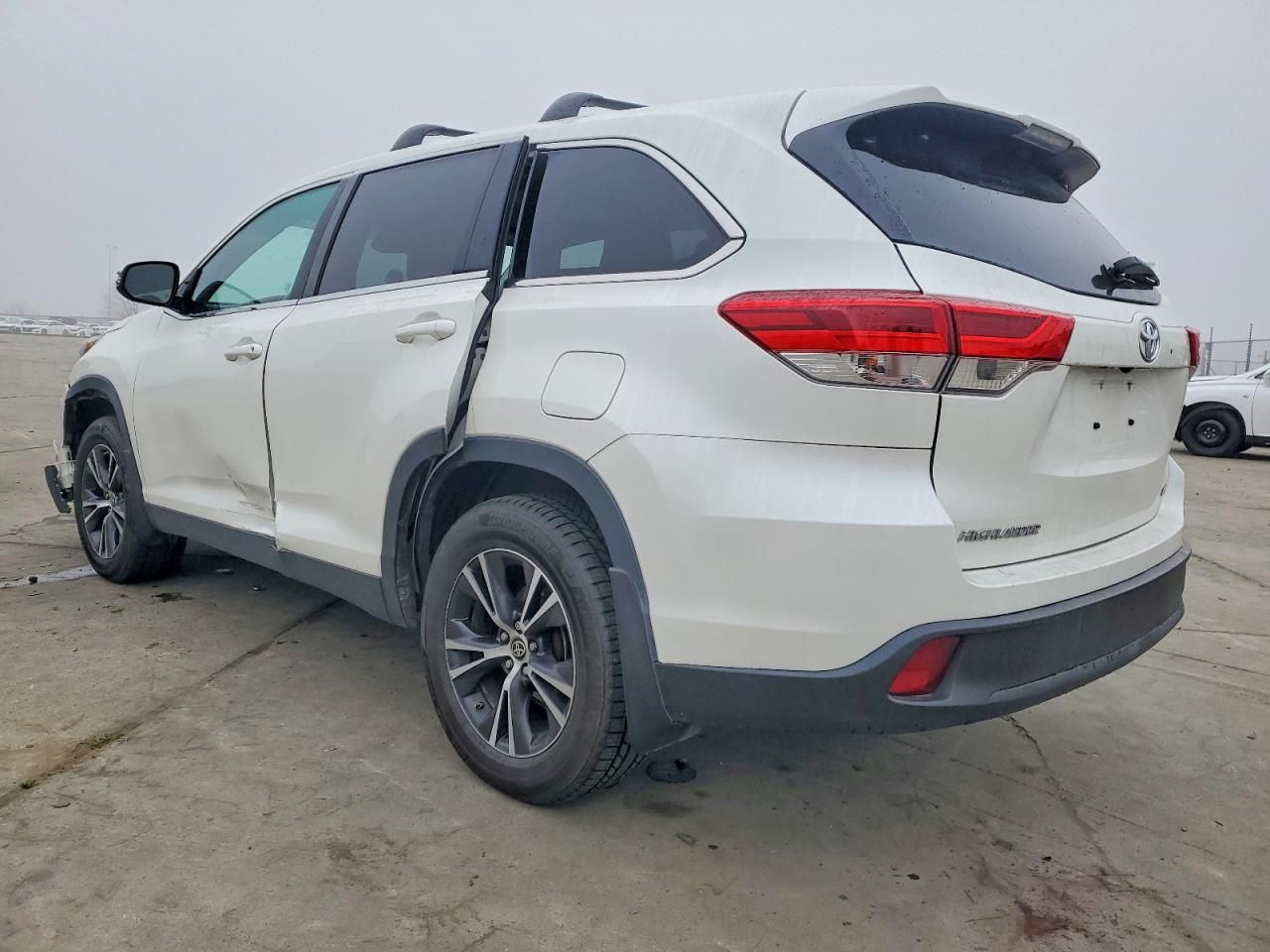 2019 Toyota Highlander le